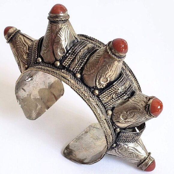 Vintage Jewelry - Tribal Ethnic CARNELIAN CUFF Bracelet Metal Natural Stone